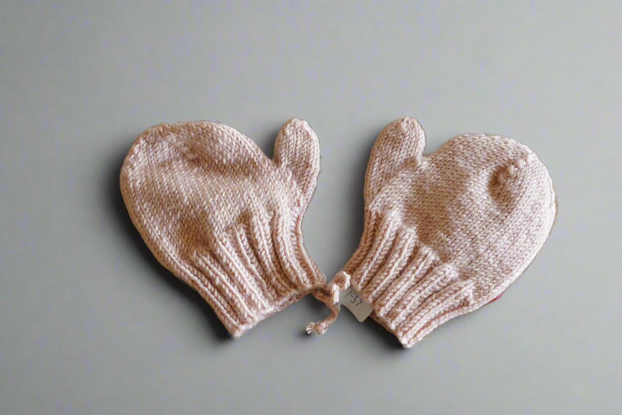 pinkish beige mitten with inside